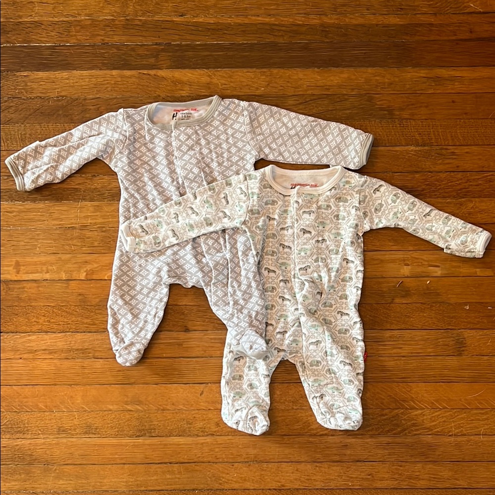 Magnetic Me Gray Footies (set of 2)